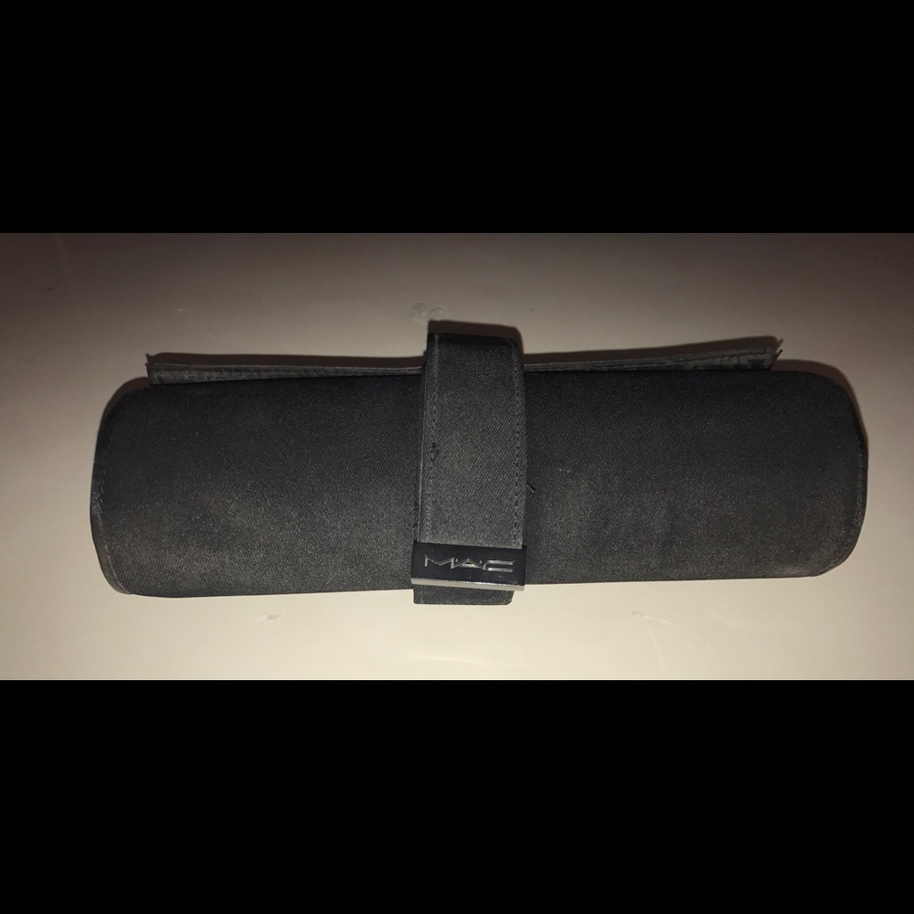 MAC Cosmetics Large Brush Roll